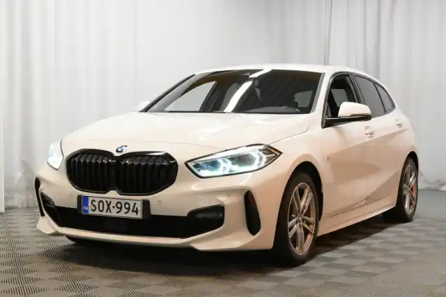 Valkoinen Viistoperä, BMW 118 – SOX-994