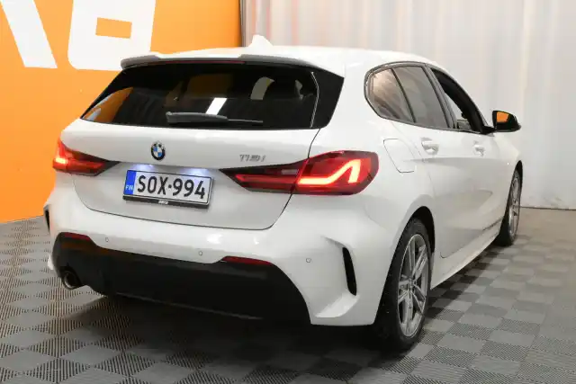 Valkoinen Viistoperä, BMW 118 – SOX-994