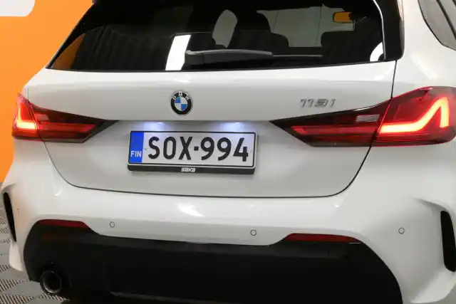 Valkoinen Viistoperä, BMW 118 – SOX-994