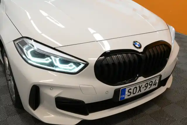 Valkoinen Viistoperä, BMW 118 – SOX-994