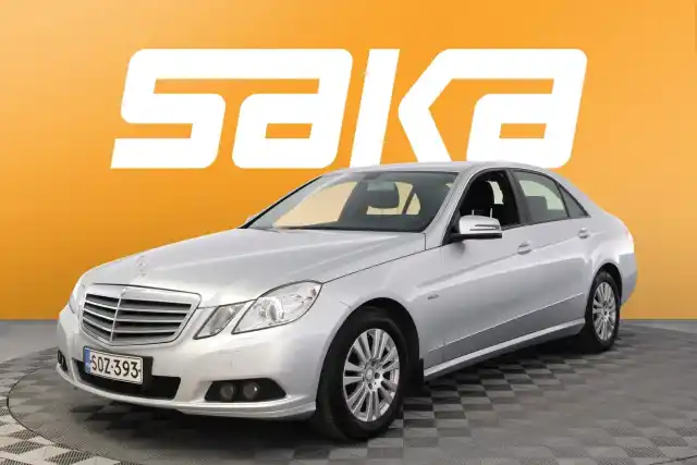 Harmaa Sedan, Mercedes-Benz E – SOZ-393