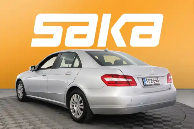Harmaa Sedan, Mercedes-Benz E – SOZ-393