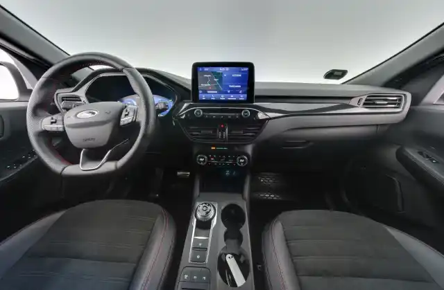 Valkoinen Maastoauto, Ford Kuga – SPA-350
