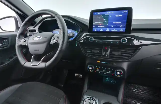 Valkoinen Maastoauto, Ford Kuga – SPA-350