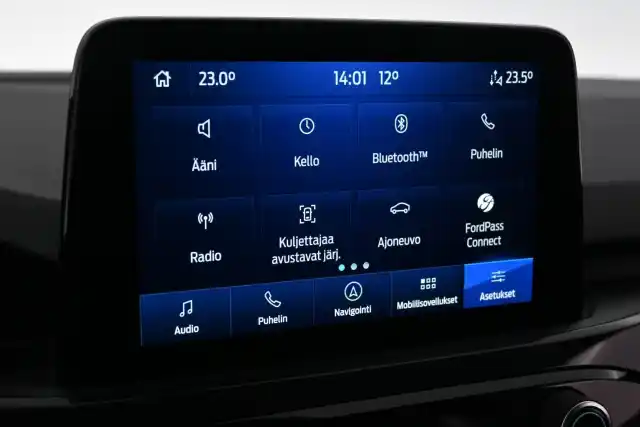 Valkoinen Maastoauto, Ford Kuga – SPA-350