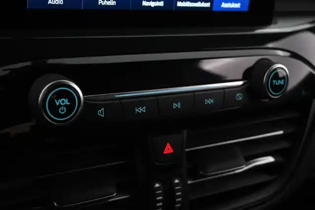 Valkoinen Maastoauto, Ford Kuga – SPA-350
