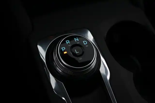 Valkoinen Maastoauto, Ford Kuga – SPA-350