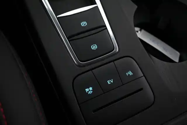 Valkoinen Maastoauto, Ford Kuga – SPA-350