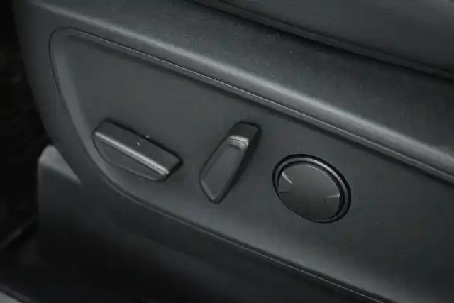 Valkoinen Maastoauto, Ford Kuga – SPA-350