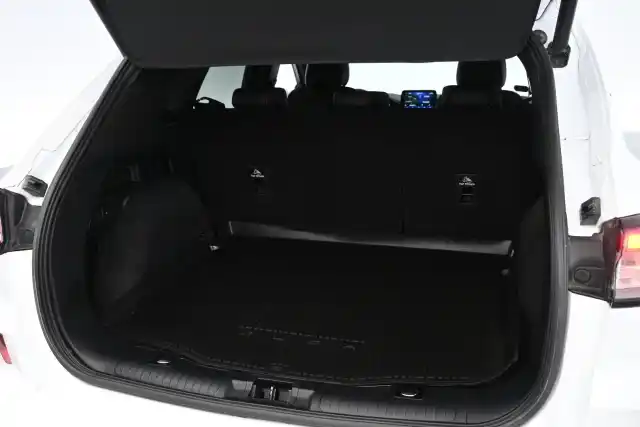 Valkoinen Maastoauto, Ford Kuga – SPA-350