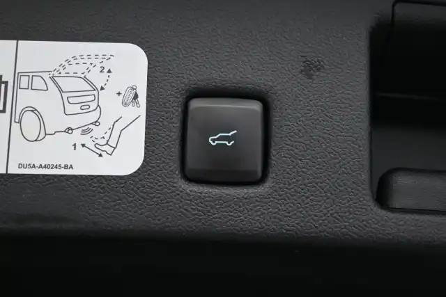 Valkoinen Maastoauto, Ford Kuga – SPA-350