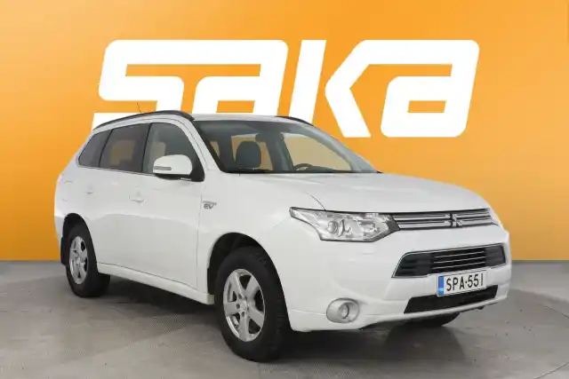 Valkoinen Maastoauto, Mitsubishi OUTLANDER PHEV – SPA-551