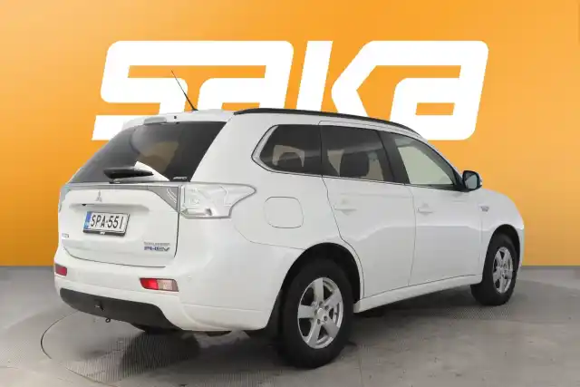 Valkoinen Maastoauto, Mitsubishi OUTLANDER PHEV – SPA-551