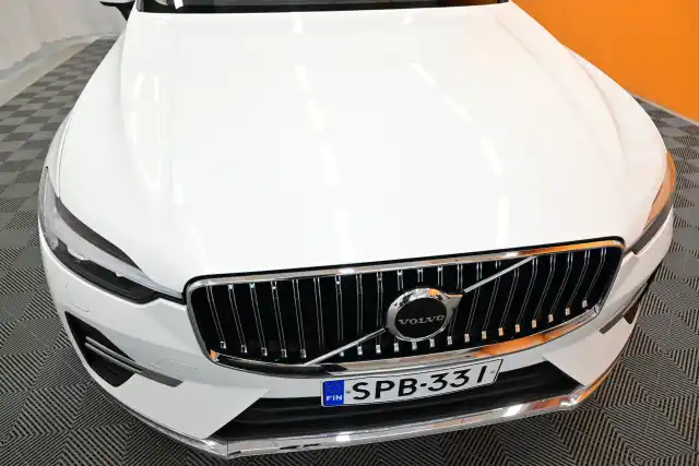 Valkoinen Maastoauto, Volvo XC60 – SPB-331