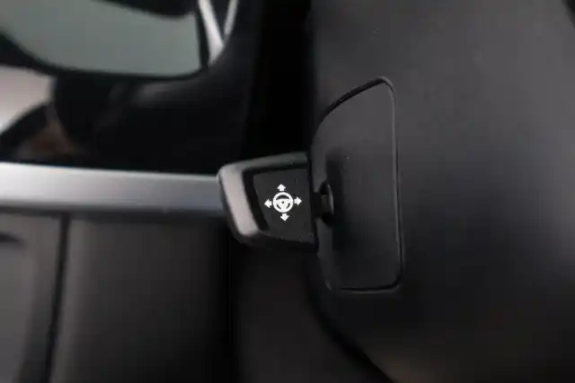 Musta Maastoauto, BMW X5 – SPE-602