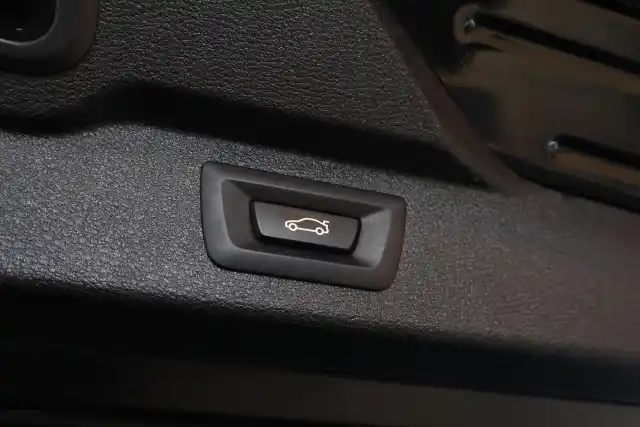 Musta Maastoauto, BMW X5 – SPE-602