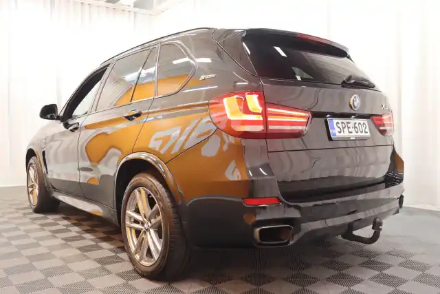 Musta Maastoauto, BMW X5 – SPE-602