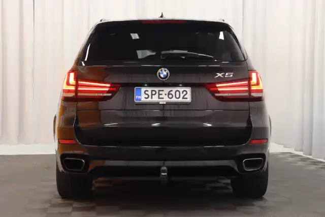 Musta Maastoauto, BMW X5 – SPE-602