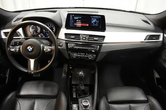 Harmaa Maastoauto, BMW X2 – SPE-661
