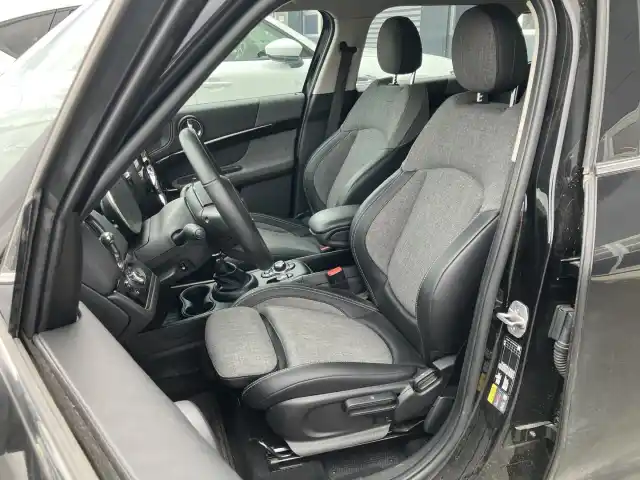 Musta Maastoauto, Mini Countryman – SPE-694