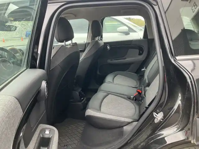 Musta Maastoauto, Mini Countryman – SPE-694