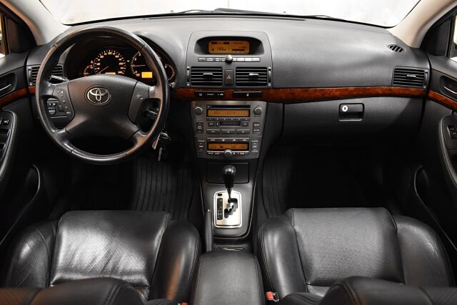 Hopea Sedan, Toyota Avensis – SPG-421