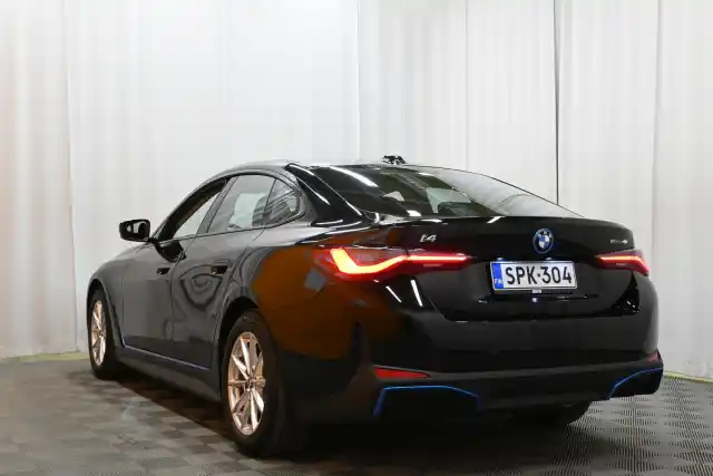 Musta Sedan, BMW i4 – SPK-304