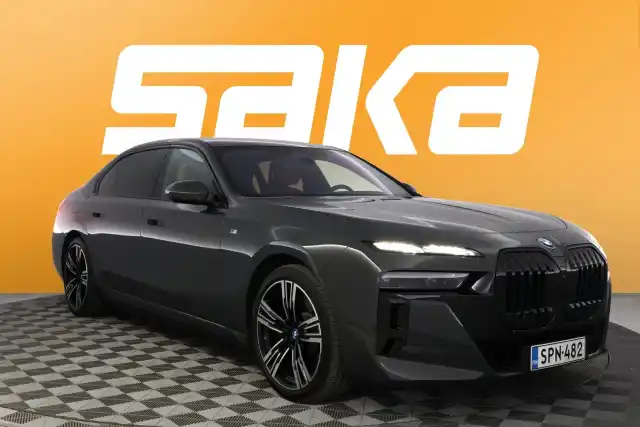 Harmaa Sedan, BMW i7 – SPN-482