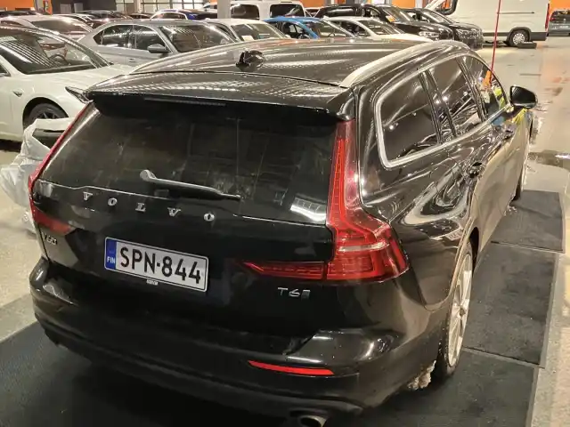 Musta Farmari, Volvo V60 – SPN-844