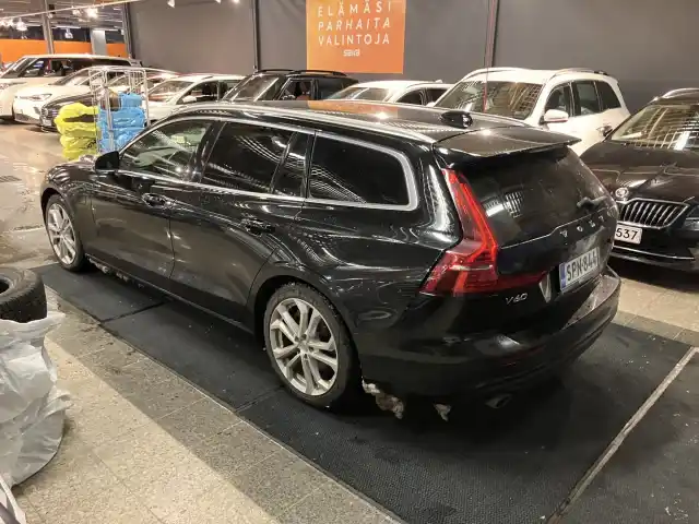 Musta Farmari, Volvo V60 – SPN-844