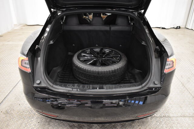 Musta Sedan, Tesla Model S – SPO-515
