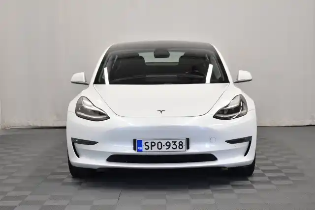Valkoinen Sedan, Tesla Model 3 – SPO-938