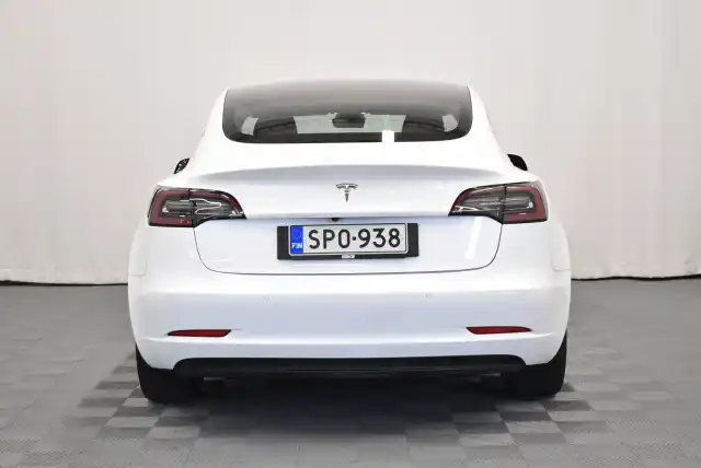Valkoinen Sedan, Tesla Model 3 – SPO-938