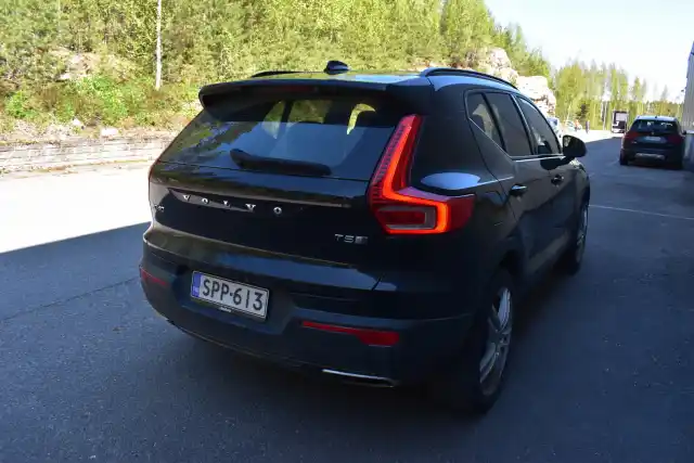 Musta Maastoauto, Volvo XC40 – SPP-613