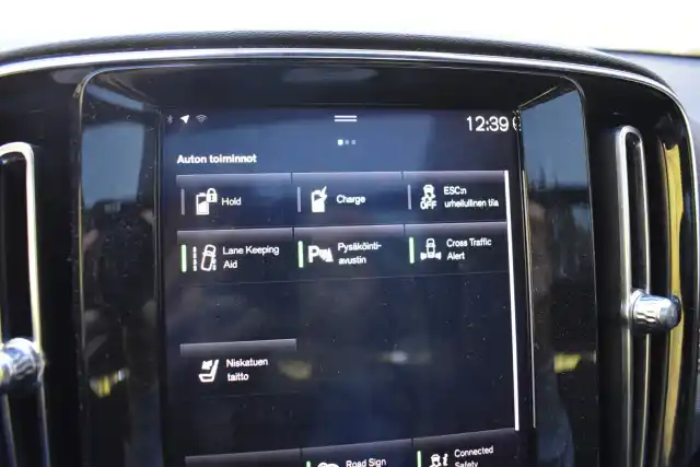 Musta Maastoauto, Volvo XC40 – SPP-613