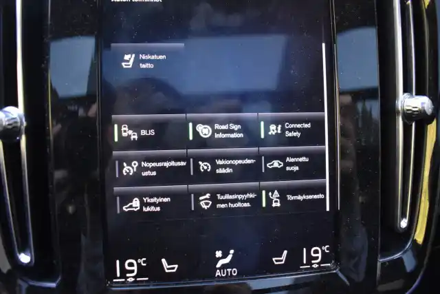 Musta Maastoauto, Volvo XC40 – SPP-613