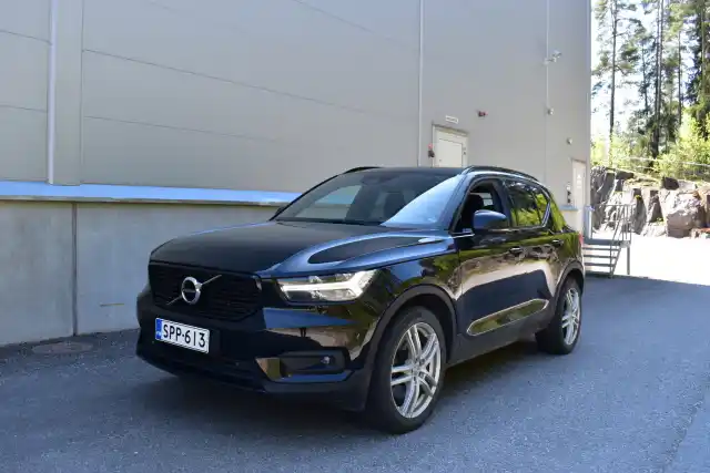 Musta Maastoauto, Volvo XC40 – SPP-613