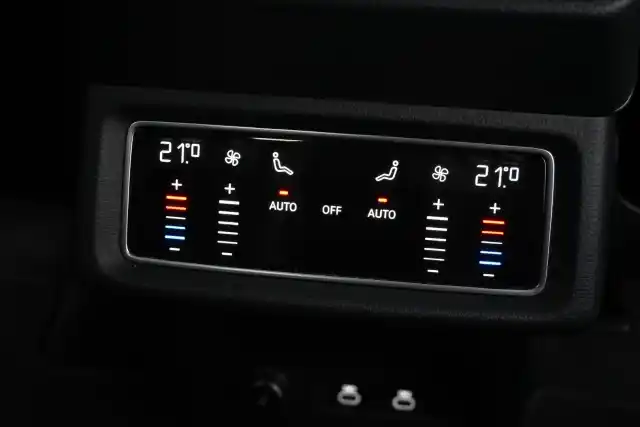 Harmaa Maastoauto, Audi e-tron – SPT-666