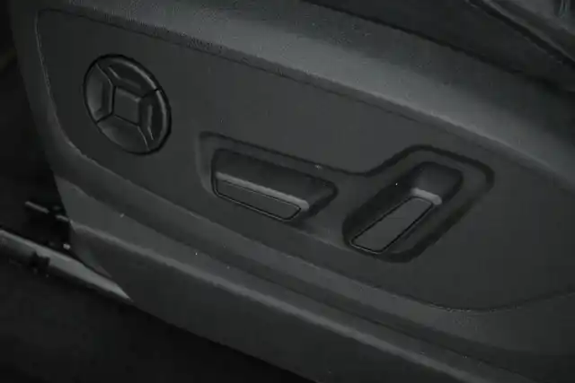 Harmaa Maastoauto, Audi e-tron – SPT-666
