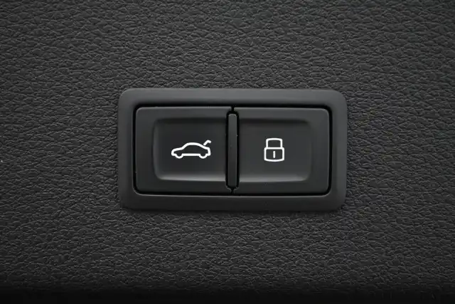 Harmaa Maastoauto, Audi e-tron – SPT-666
