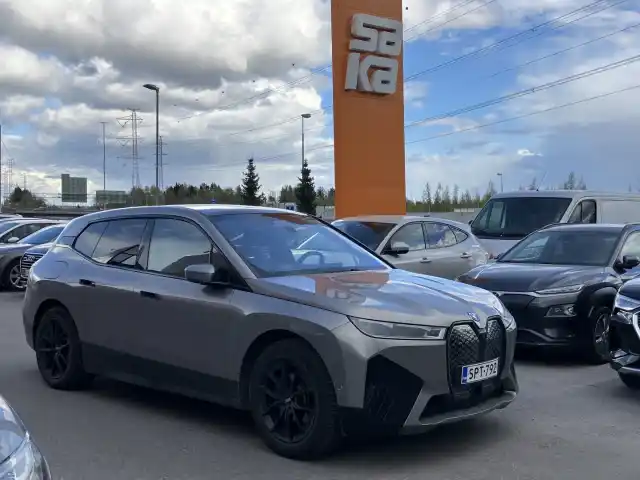 Harmaa Maastoauto, BMW iX – SPT-792