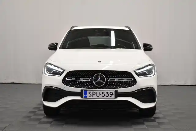 Valkoinen Maastoauto, Mercedes-Benz GLA – SPU-539