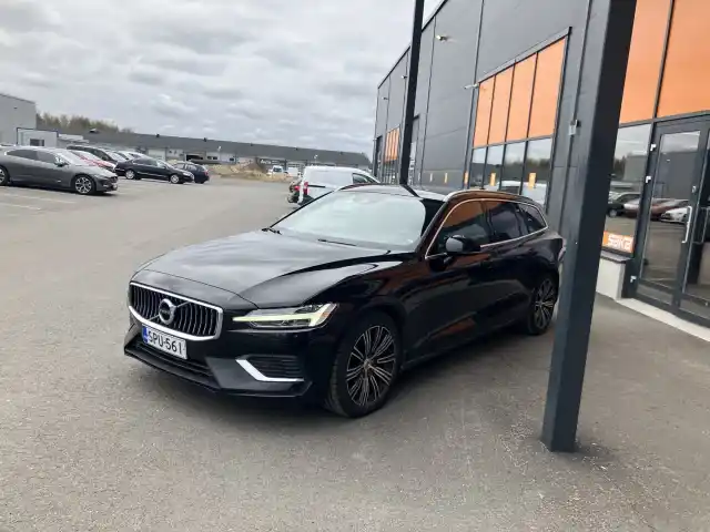 Musta Farmari, Volvo V60 – SPU-561