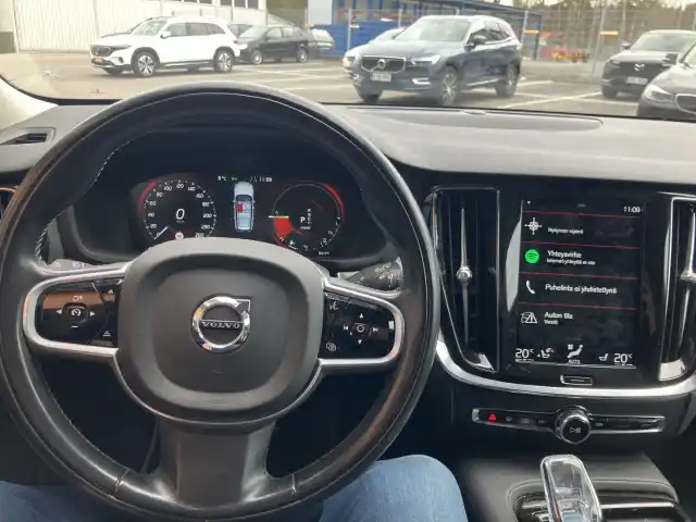 Musta Farmari, Volvo V60 – SPU-561