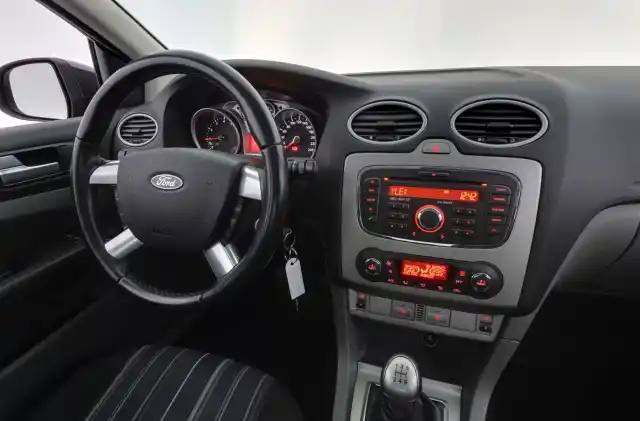 Harmaa Viistoperä, Ford Focus – SPU-787