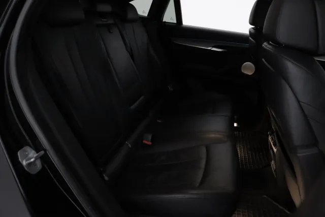 Musta Maastoauto, BMW X6 – SPX-445