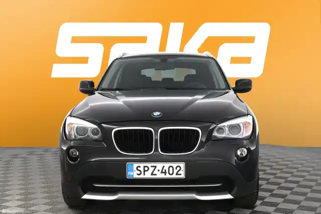 Musta Maastoauto, BMW X1 – SPZ-402