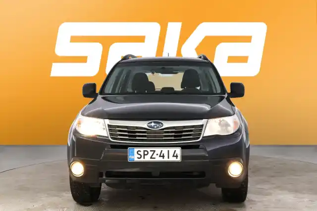 Harmaa Maastoauto, Subaru Forester – SPZ-414