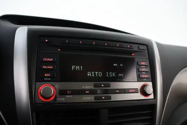 Harmaa Maastoauto, Subaru Forester – SPZ-414