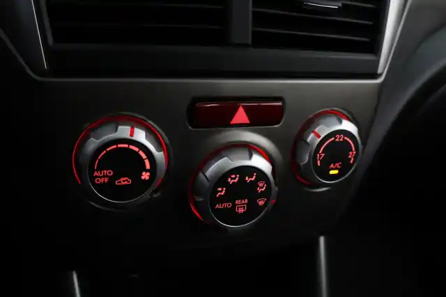 Harmaa Maastoauto, Subaru Forester – SPZ-414